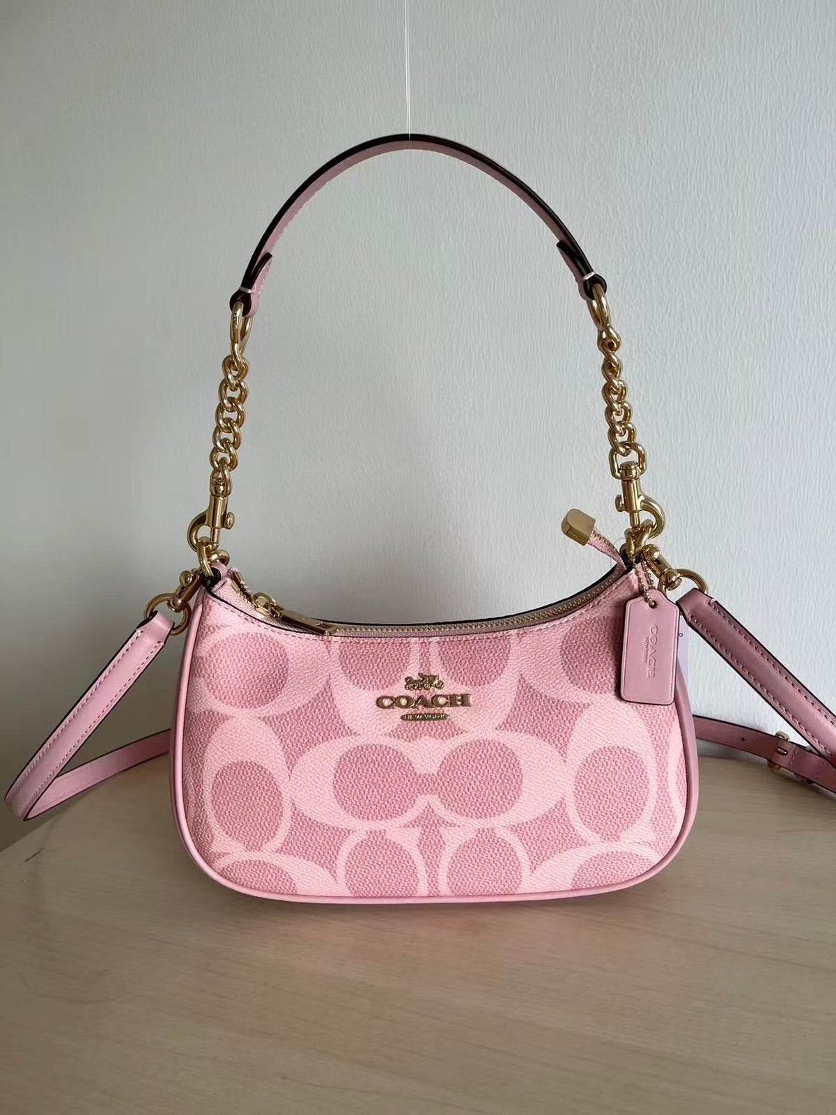"Trendy Designer-Inspired Shoulder Bag - Multiple Colors Available"