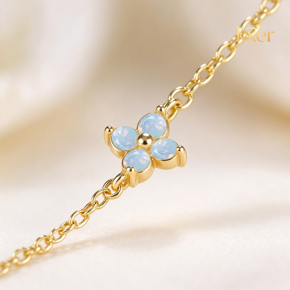 New Luxury Minimalist Four-Leaf Clover Bracelet, Unique Starry Design, Elegant and Versatile for Everyday Wear and Commuting