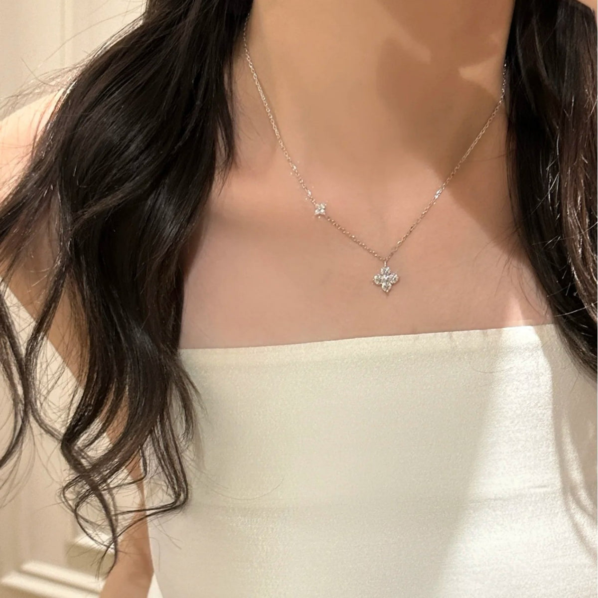 Women’s Double Four-Leaf Clover Necklace, Luxury Minimalist Design, Elegant Pendant Choker Necklace, Trendy Flower Pendant Jewelry, Gift for Women
