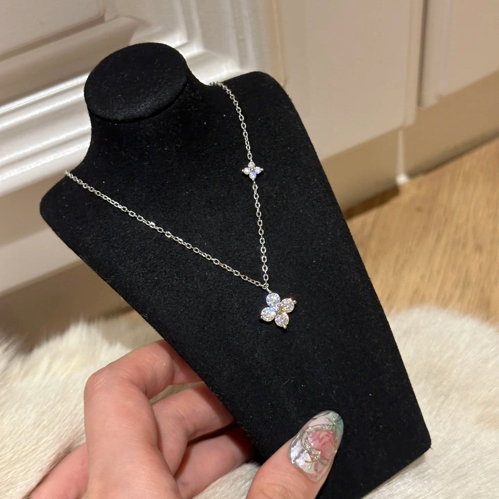 Women’s Double Four-Leaf Clover Necklace, Luxury Minimalist Design, Elegant Pendant Choker Necklace, Trendy Flower Pendant Jewelry, Gift for Women