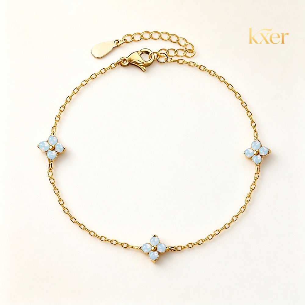 New Luxury Minimalist Four-Leaf Clover Bracelet, Unique Starry Design, Elegant and Versatile for Everyday Wear and Commuting